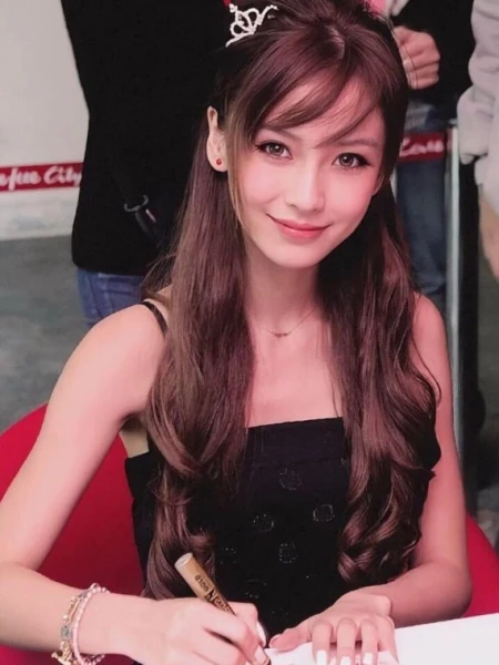 别再画欧美妆了，太显老！最贴合我们五官底子的，还是中式妆！(适合画欧美妆的脸型)
